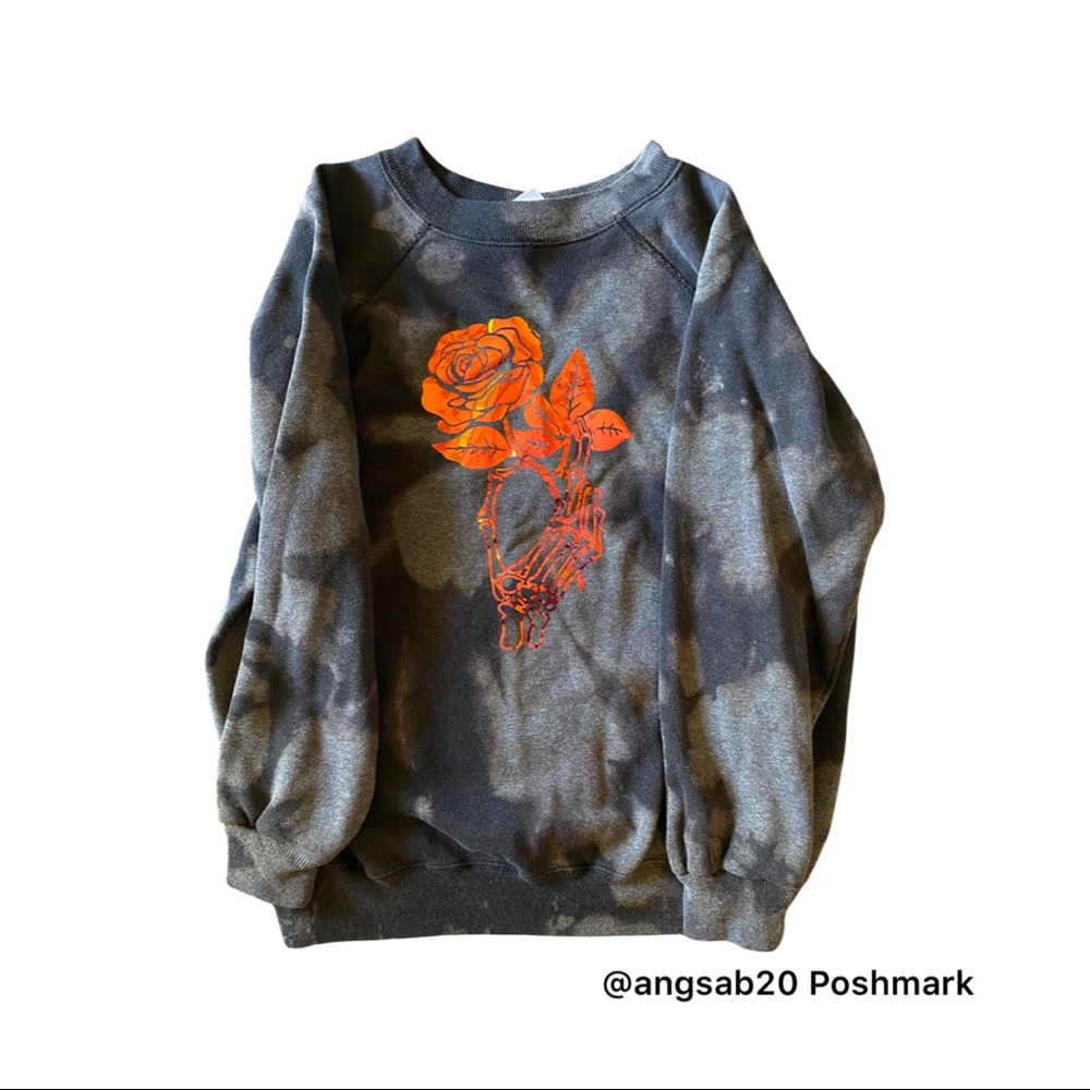 Bleach dyed metallic crew neck